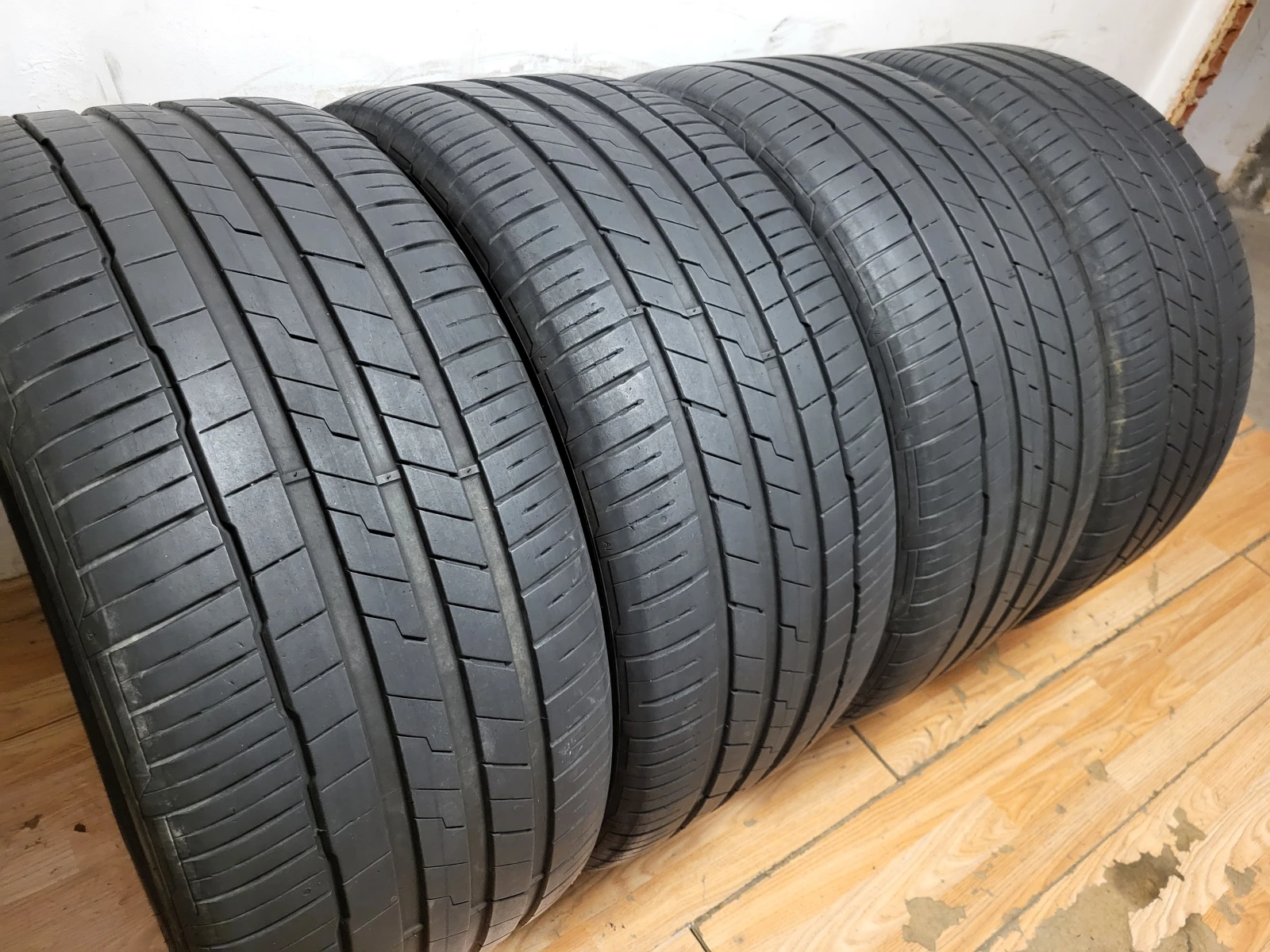 Гуми Летни 285/40R22, снимка 9 - Гуми и джанти - 55664084
