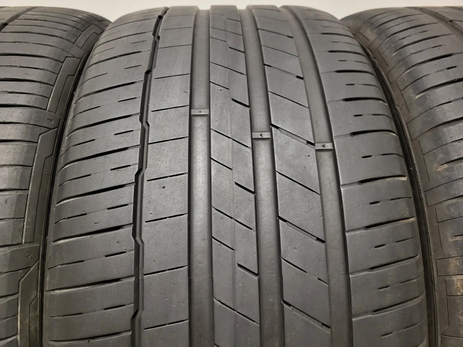 Гуми Летни 285/40R22, снимка 6 - Гуми и джанти - 55664084