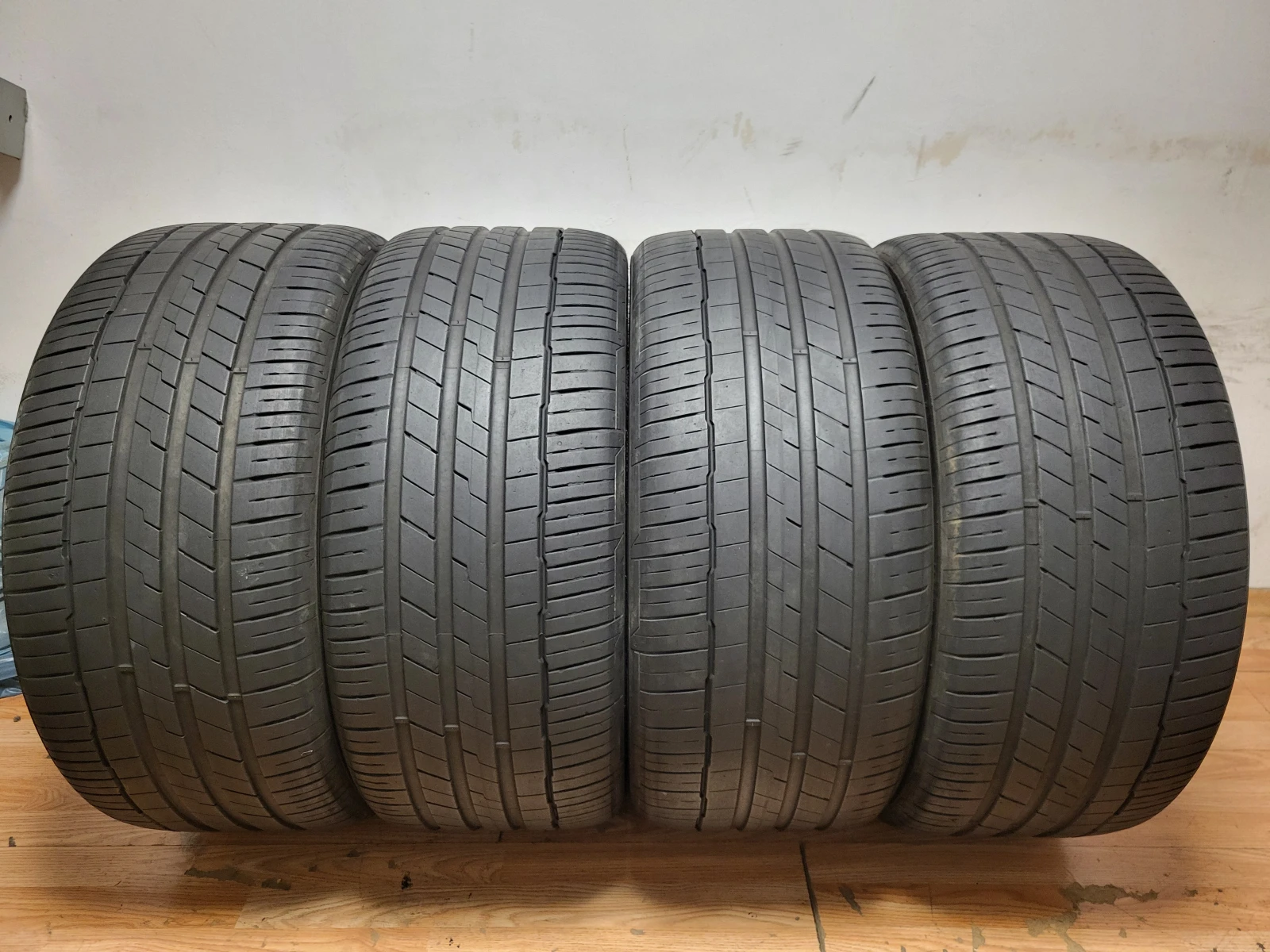 Гуми Летни 285/40R22