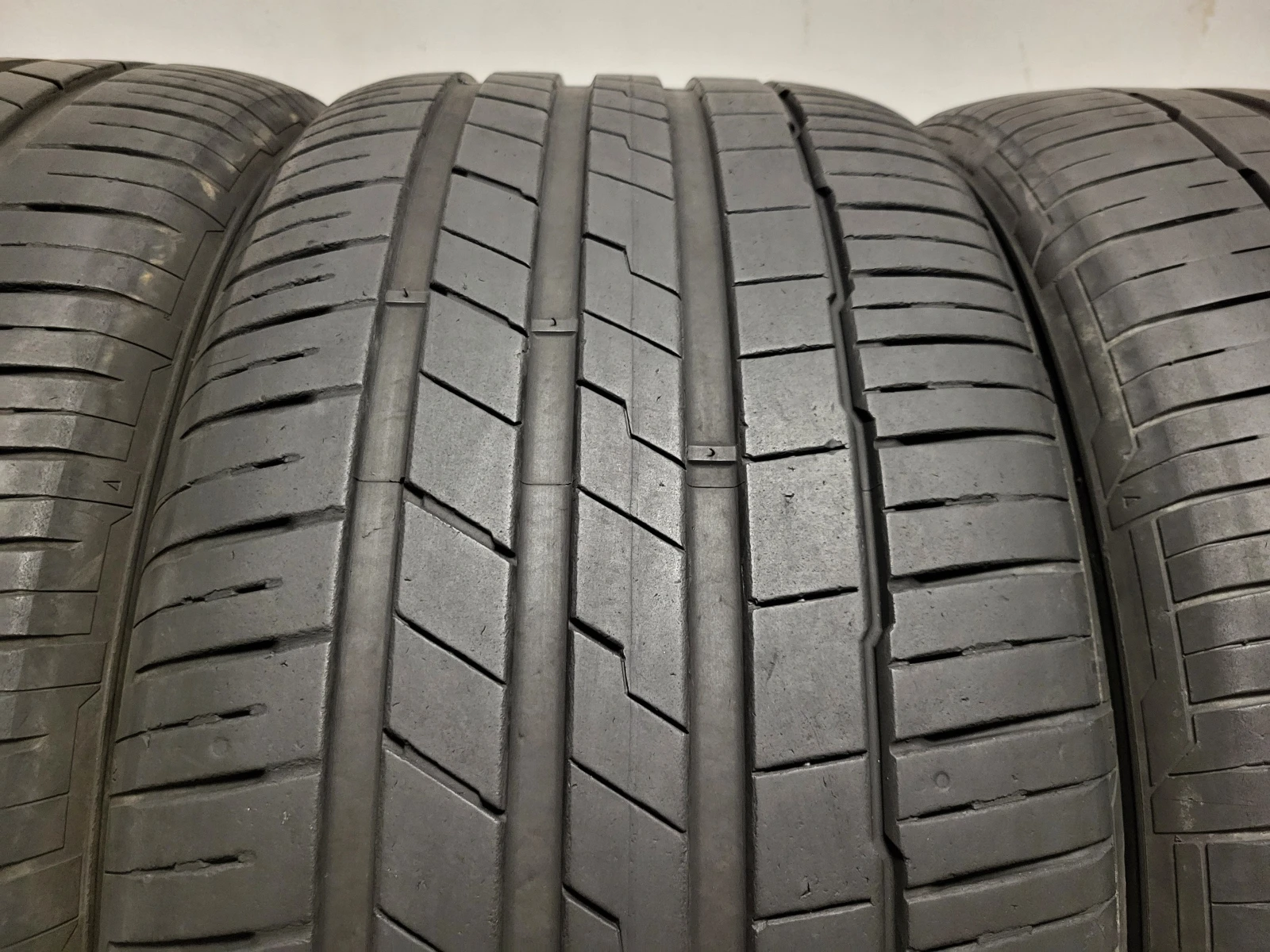 Гуми Летни 285/40R22, снимка 4 - Гуми и джанти - 55664084