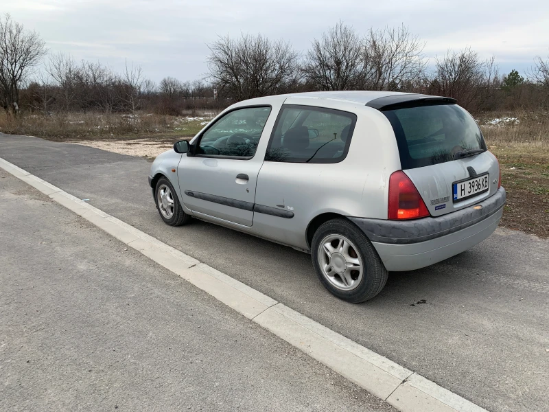 Renault Clio 1.4 16V, снимка 6 - Автомобили и джипове - 48744525