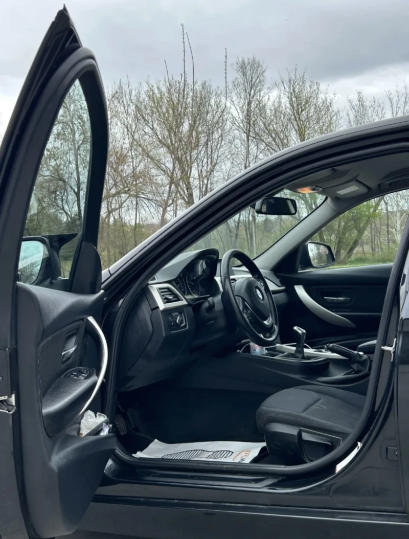 BMW 318 X-Drive M-PACK, снимка 12 - Автомобили и джипове - 52441574