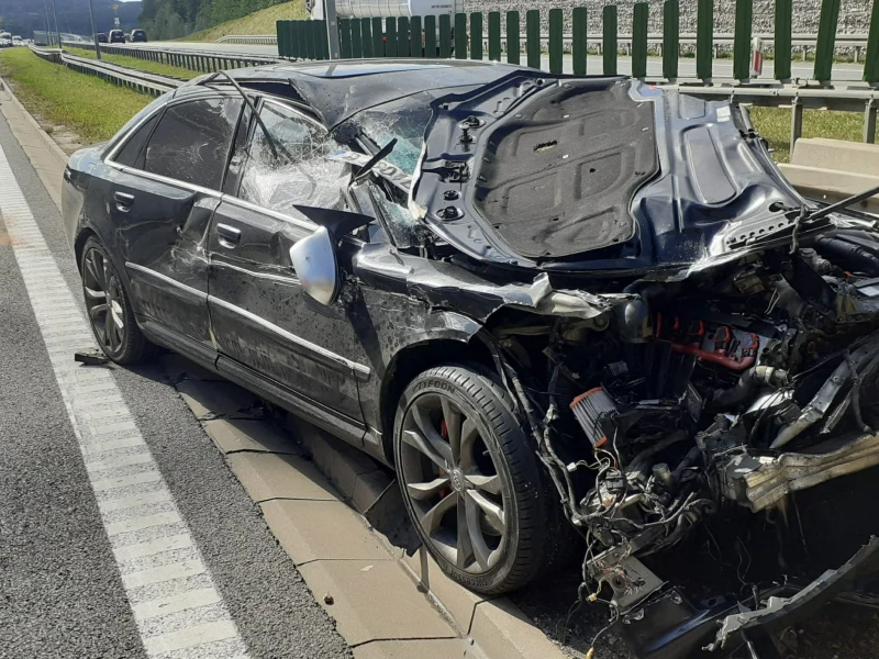 Audi S8 5.2 450hp, снимка 3 - Автомобили и джипове - 52990622