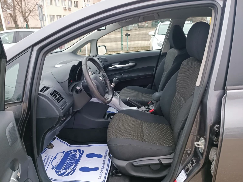 Toyota Auris 1.8i-147кс-ШВЕЙЦАРИЯ-РЪЧКА-6ск-FACELIFT-KEYLESS, снимка 10 - Автомобили и джипове - 53275683