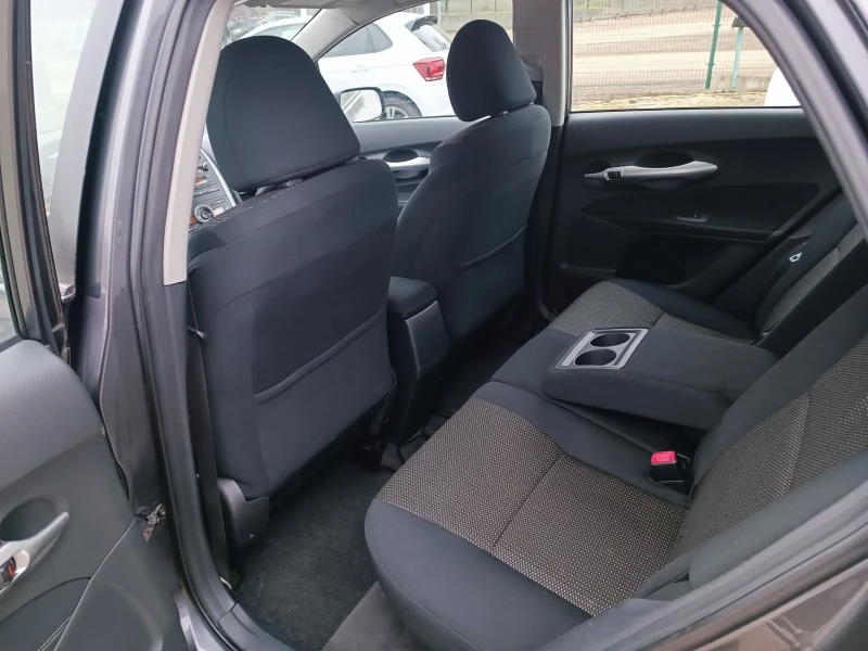 Toyota Auris 1.8i-147кс-ШВЕЙЦАРИЯ-РЪЧКА-6ск-FACELIFT-KEYLESS, снимка 11 - Автомобили и джипове - 53275683