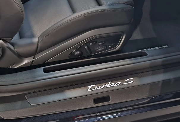 Porsche 911 Turbo S = SportDesign = Гаранция, снимка 7 - Автомобили и джипове - 54125729