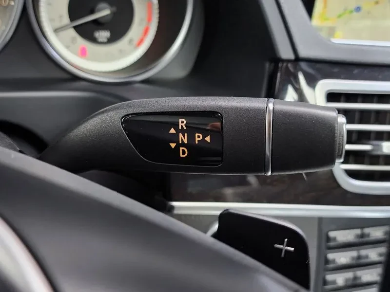 Mercedes-Benz E 300 Avantgarde - САМО 30% АВАНС, снимка 9 - Автомобили и джипове - 56002501
