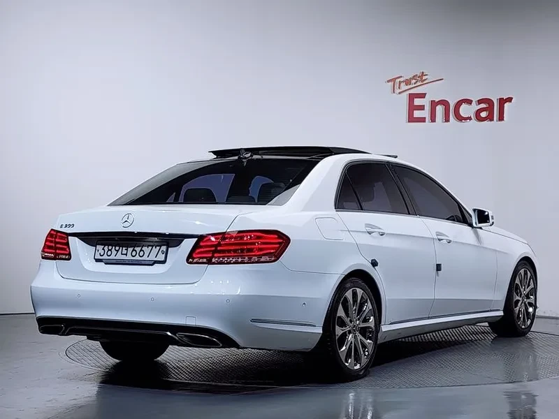 Mercedes-Benz E 300 Avantgarde - САМО 30% АВАНС, снимка 2 - Автомобили и джипове - 56002501