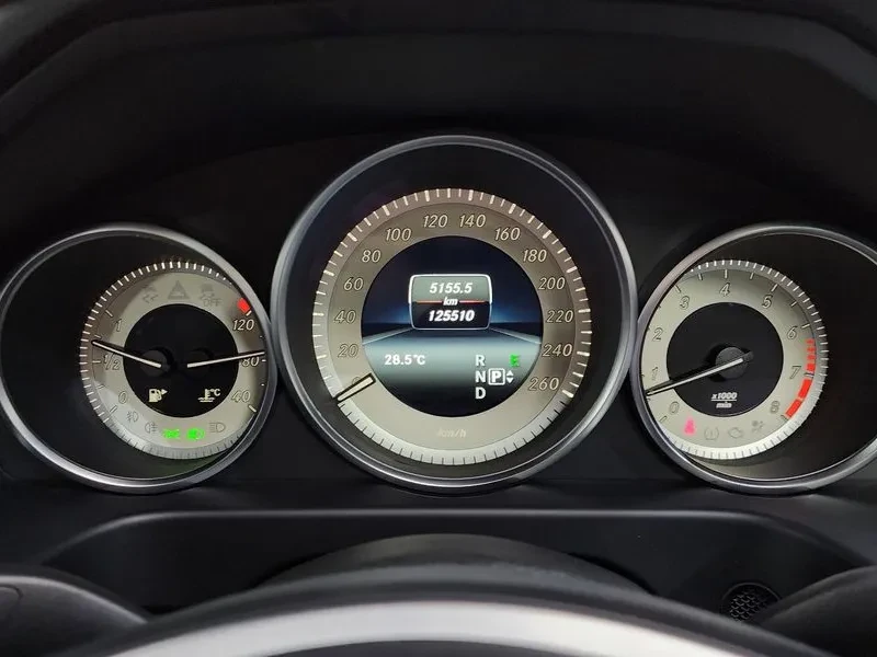 Mercedes-Benz E 300 Avantgarde - САМО 30% АВАНС, снимка 8 - Автомобили и джипове - 56002501