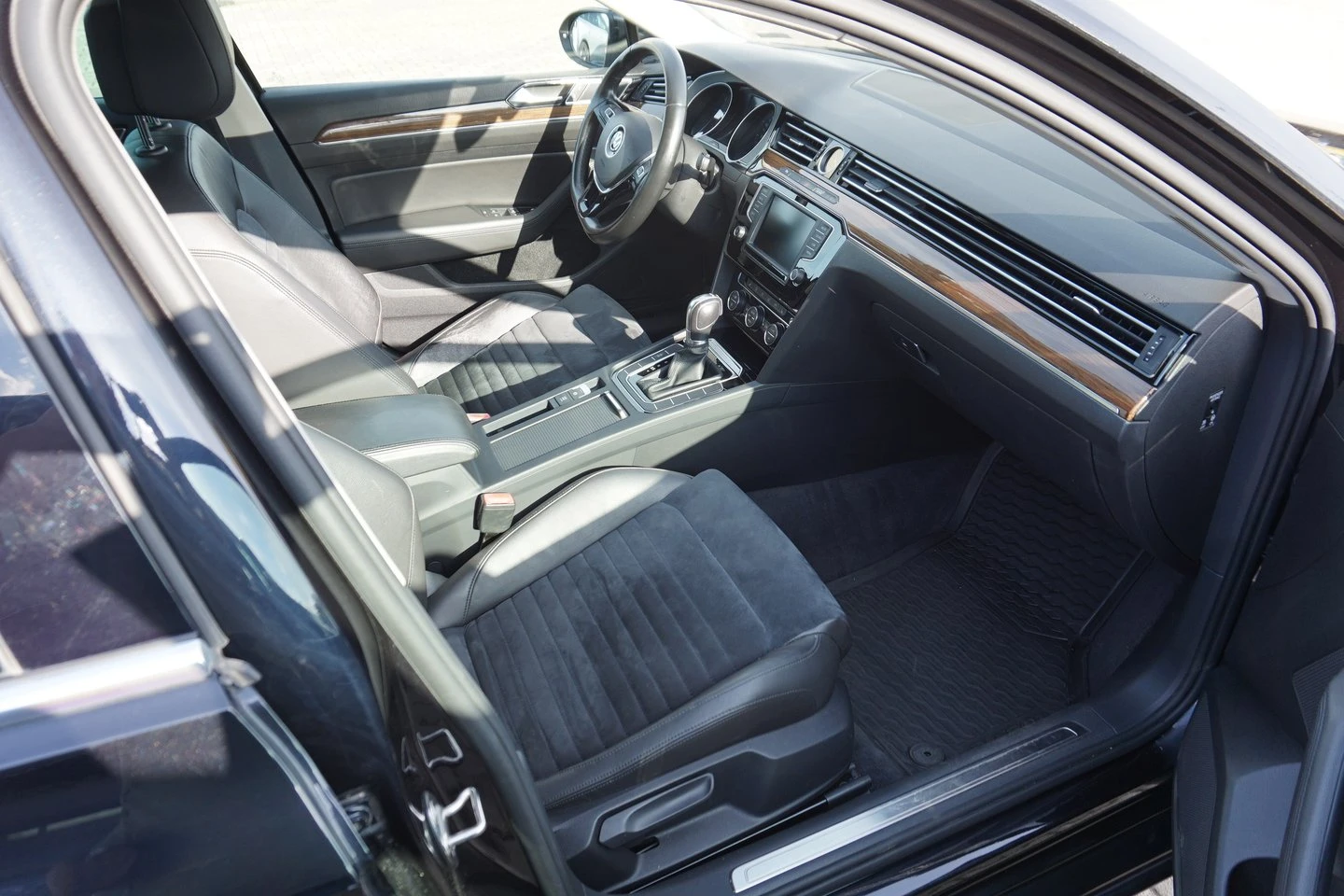 VW Passat Highline 2.0TDI BMT - изображение 6