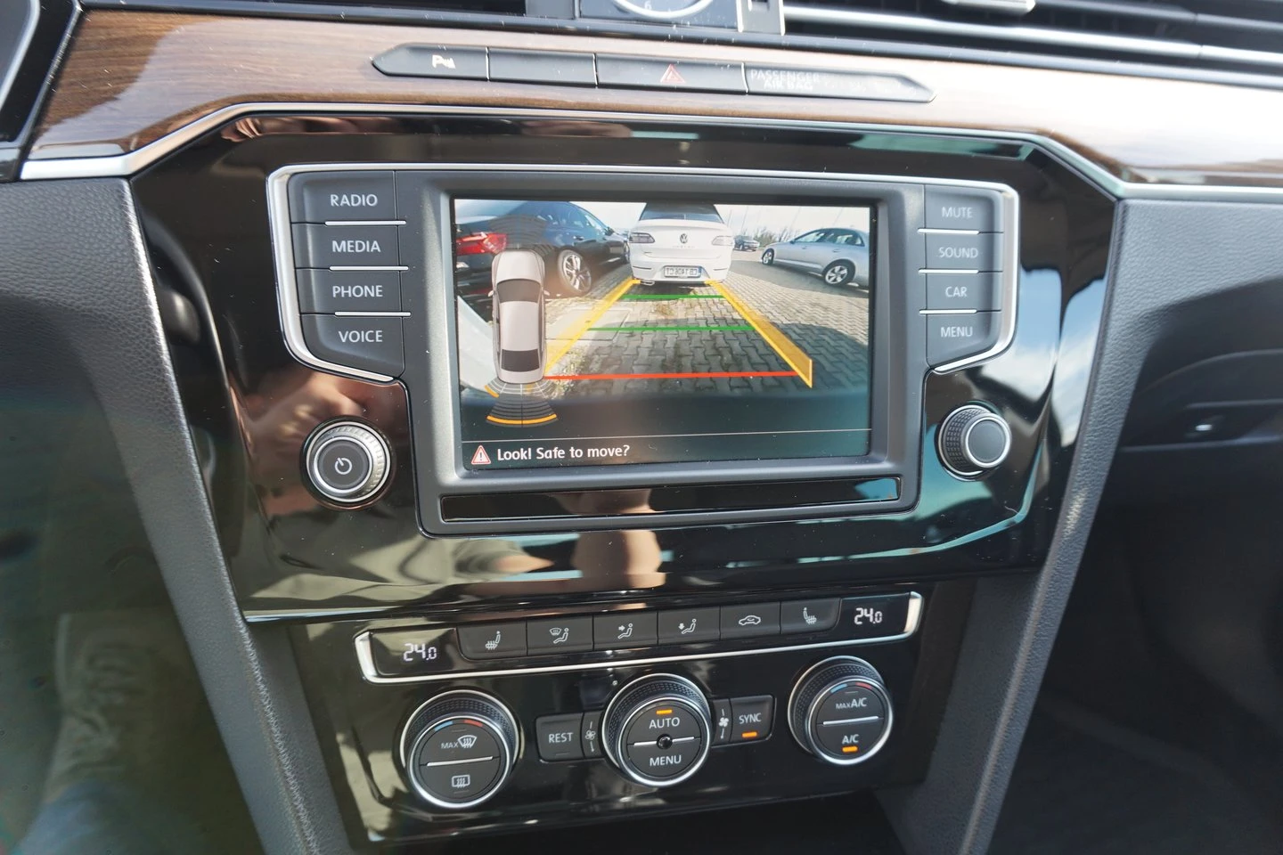 VW Passat Highline 2.0TDI BMT - изображение 9