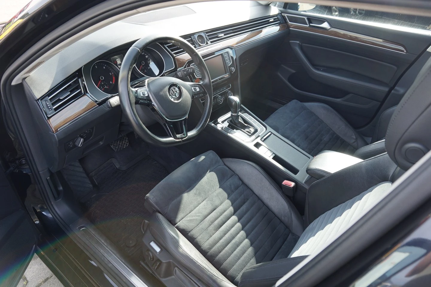 VW Passat Highline 2.0TDI BMT - изображение 4