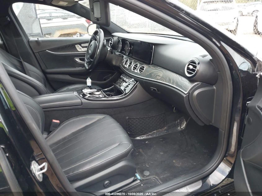 Mercedes-Benz E 300 BURMESTER/ПАНОРАМА/ПОДГРЕВИ/ПАМЕТ - изображение 7