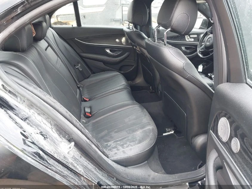 Mercedes-Benz E 300 BURMESTER/ПАНОРАМА/ПОДГРЕВИ/ПАМЕТ - изображение 9