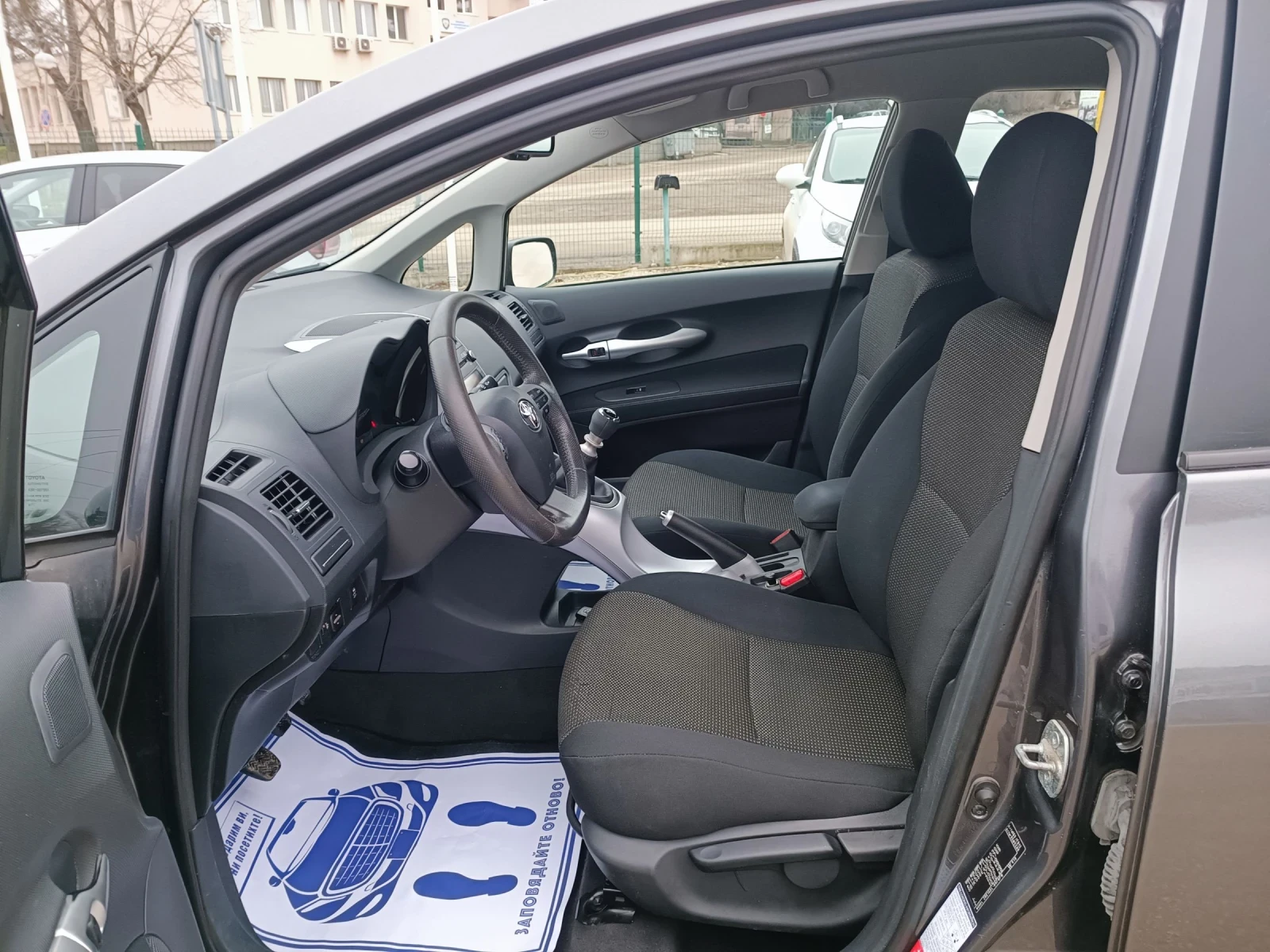 Toyota Auris 1.8i-147кс-ШВЕЙЦАРИЯ-РЪЧКА-6ск-FACELIFT-KEYLESS - изображение 10