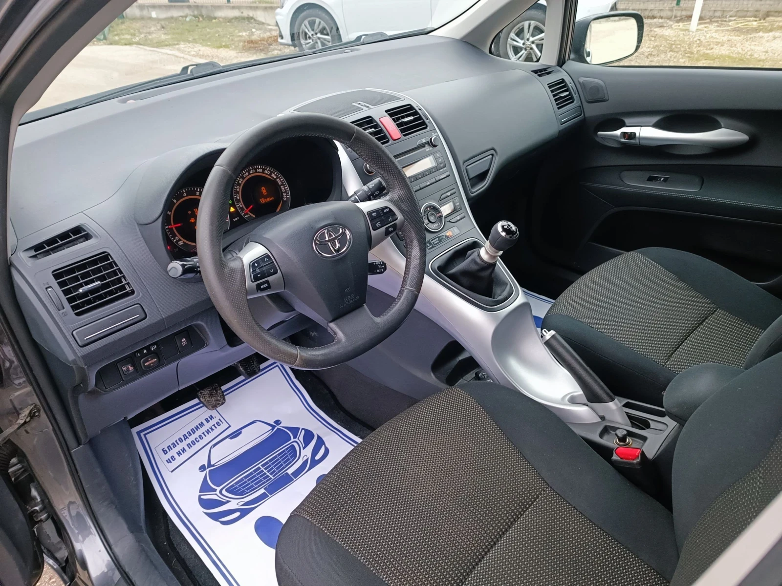 Toyota Auris 1.8i-147кс-ШВЕЙЦАРИЯ-РЪЧКА-6ск-FACELIFT-KEYLESS - изображение 9