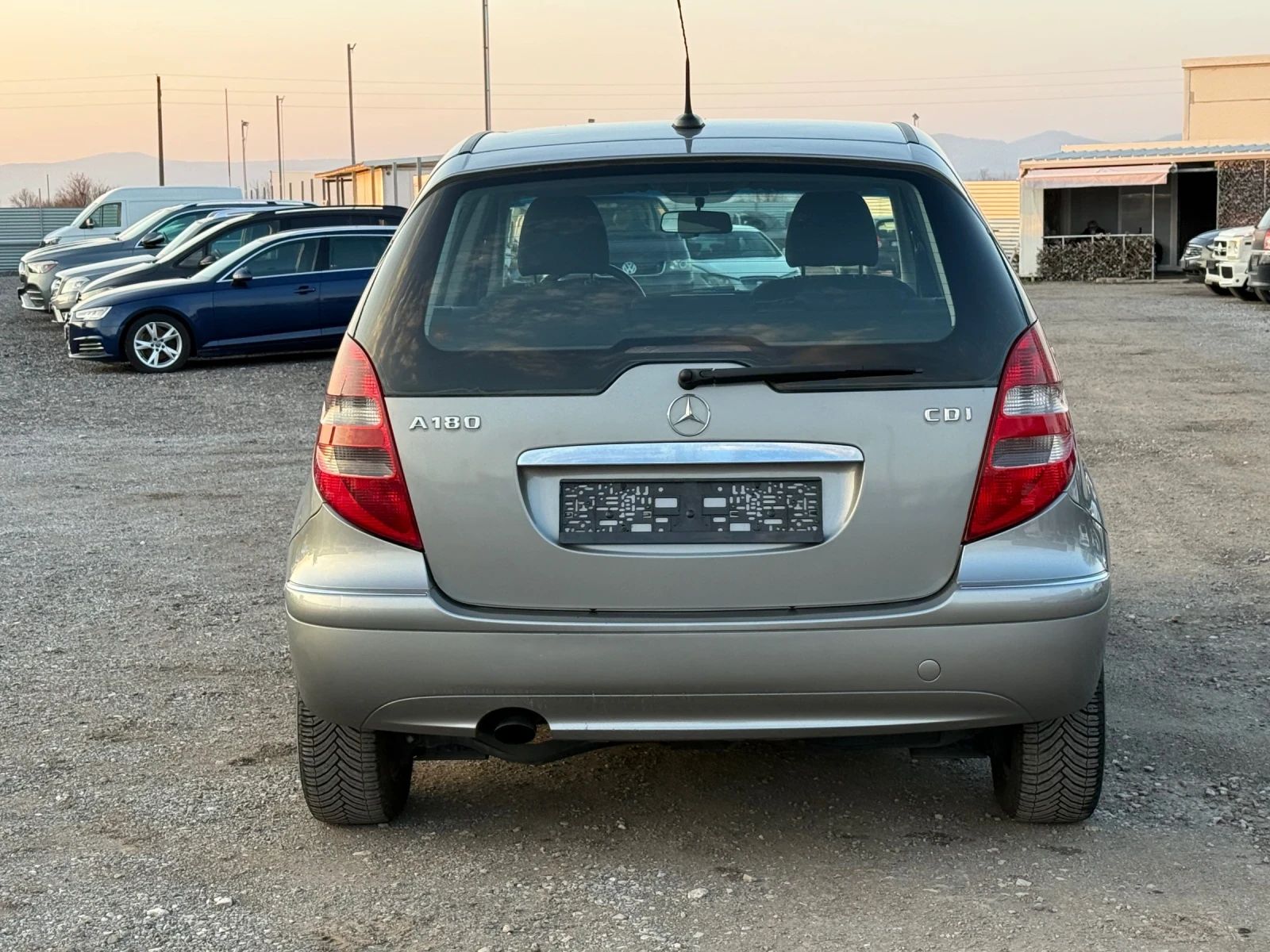 Mercedes-Benz A 180 Avtomat* Elegance, снимка 4 - Автомобили и джипове - 53761775