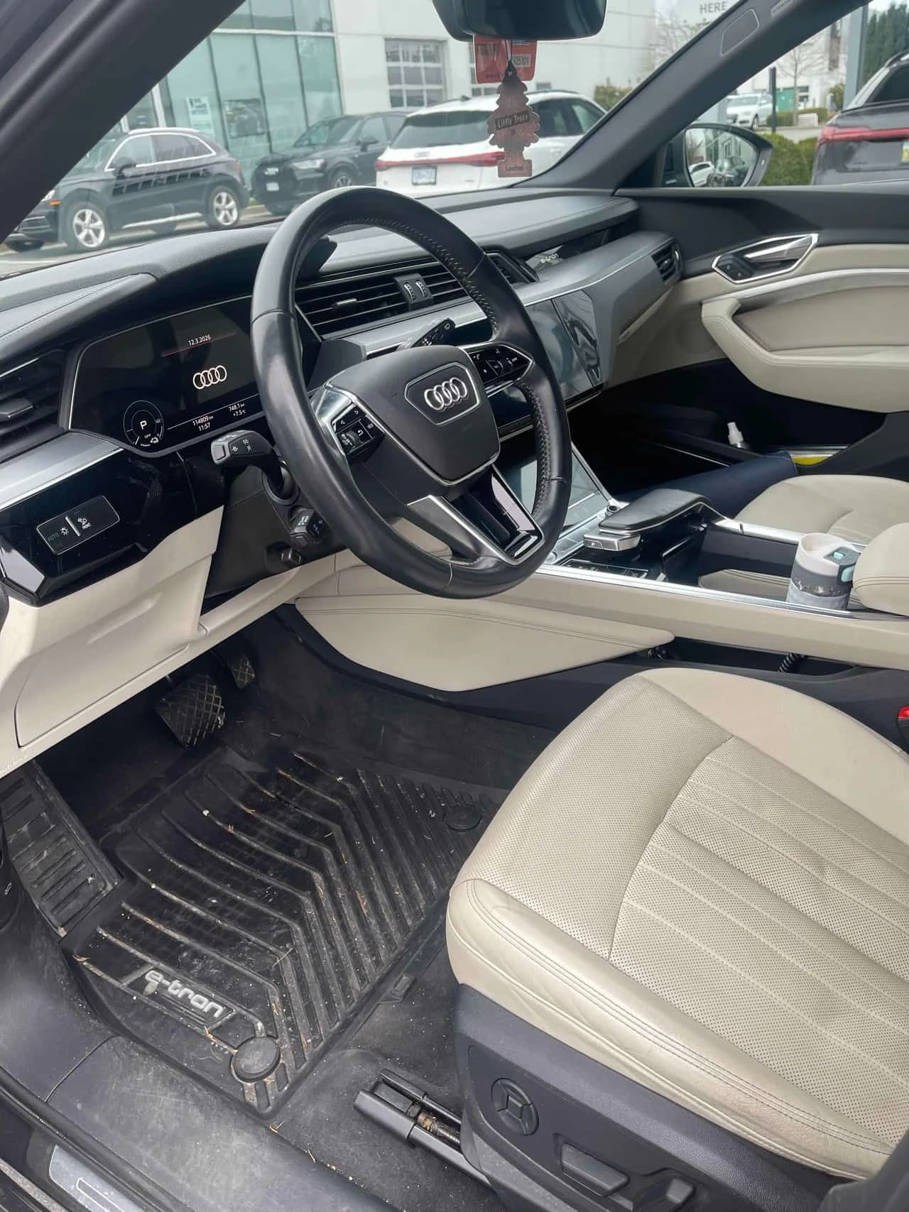 Audi E-Tron Technik | PANO | 360 | ОБДУХ | ПОДГРЕВ | , снимка 5 - Автомобили и джипове - 53818225