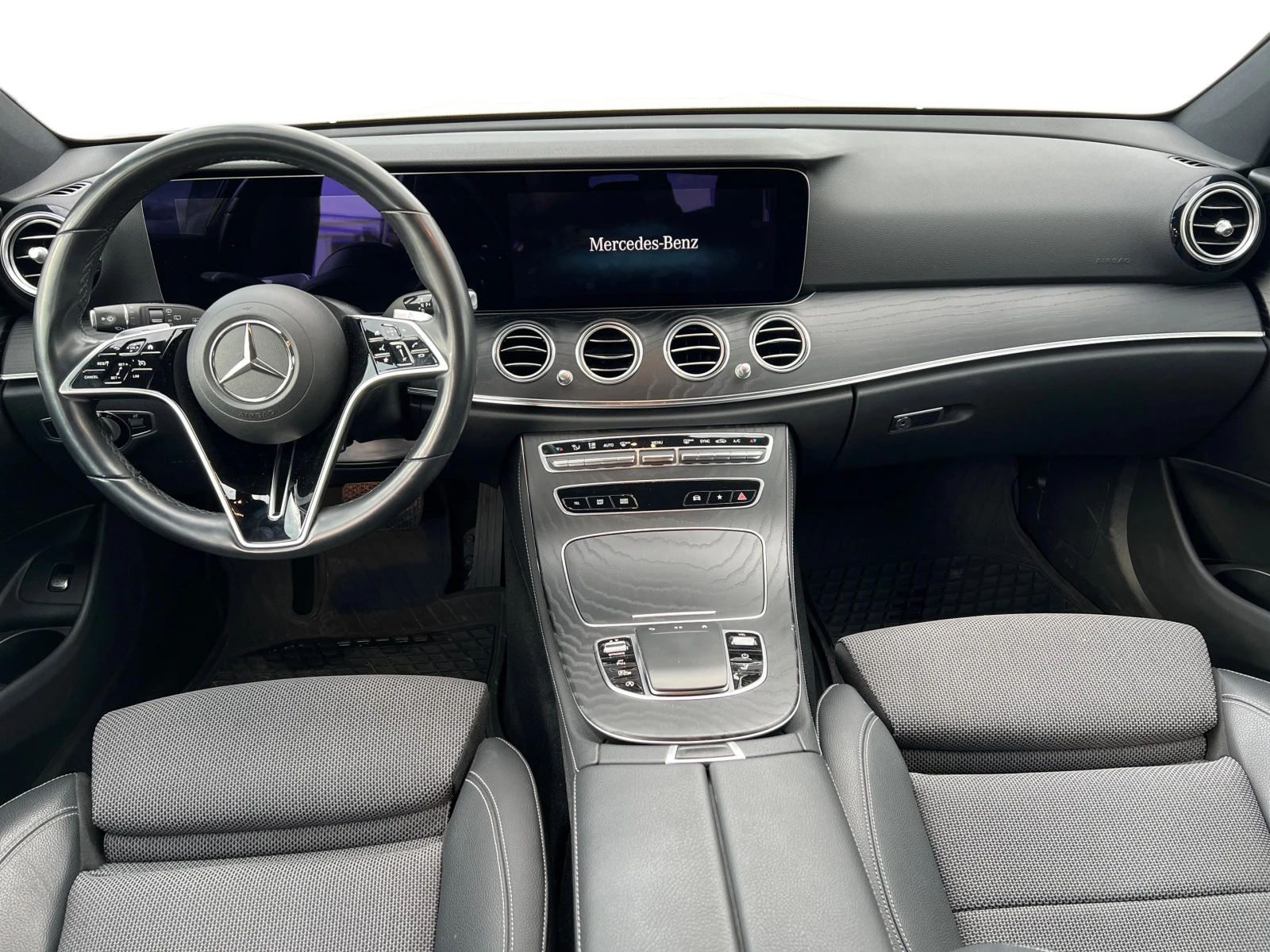 Mercedes-Benz E 200 4MATIC Т, снимка 6 - Автомобили и джипове - 54362977