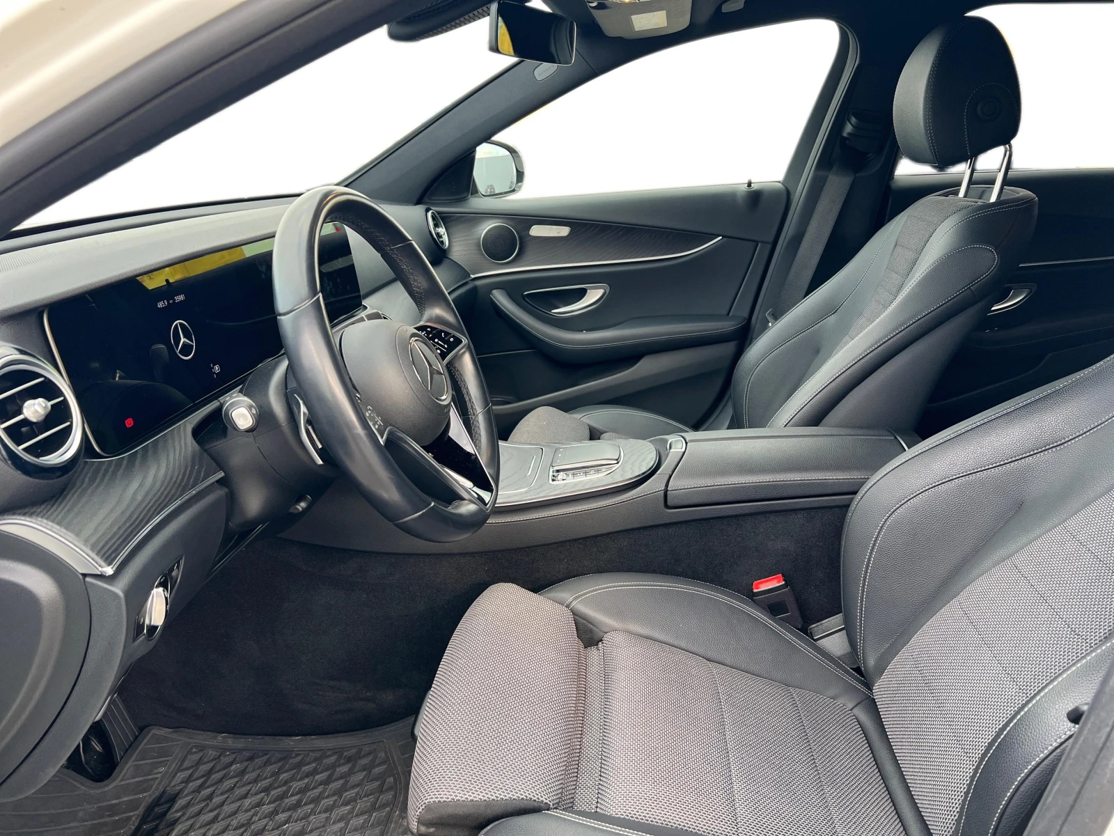 Mercedes-Benz E 200 4MATIC Т, снимка 8 - Автомобили и джипове - 54362977