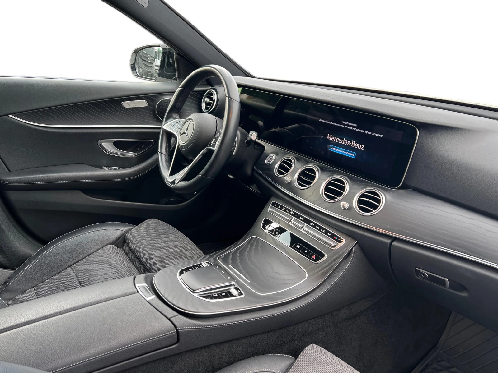 Mercedes-Benz E 200 4MATIC Т, снимка 9 - Автомобили и джипове - 54362977