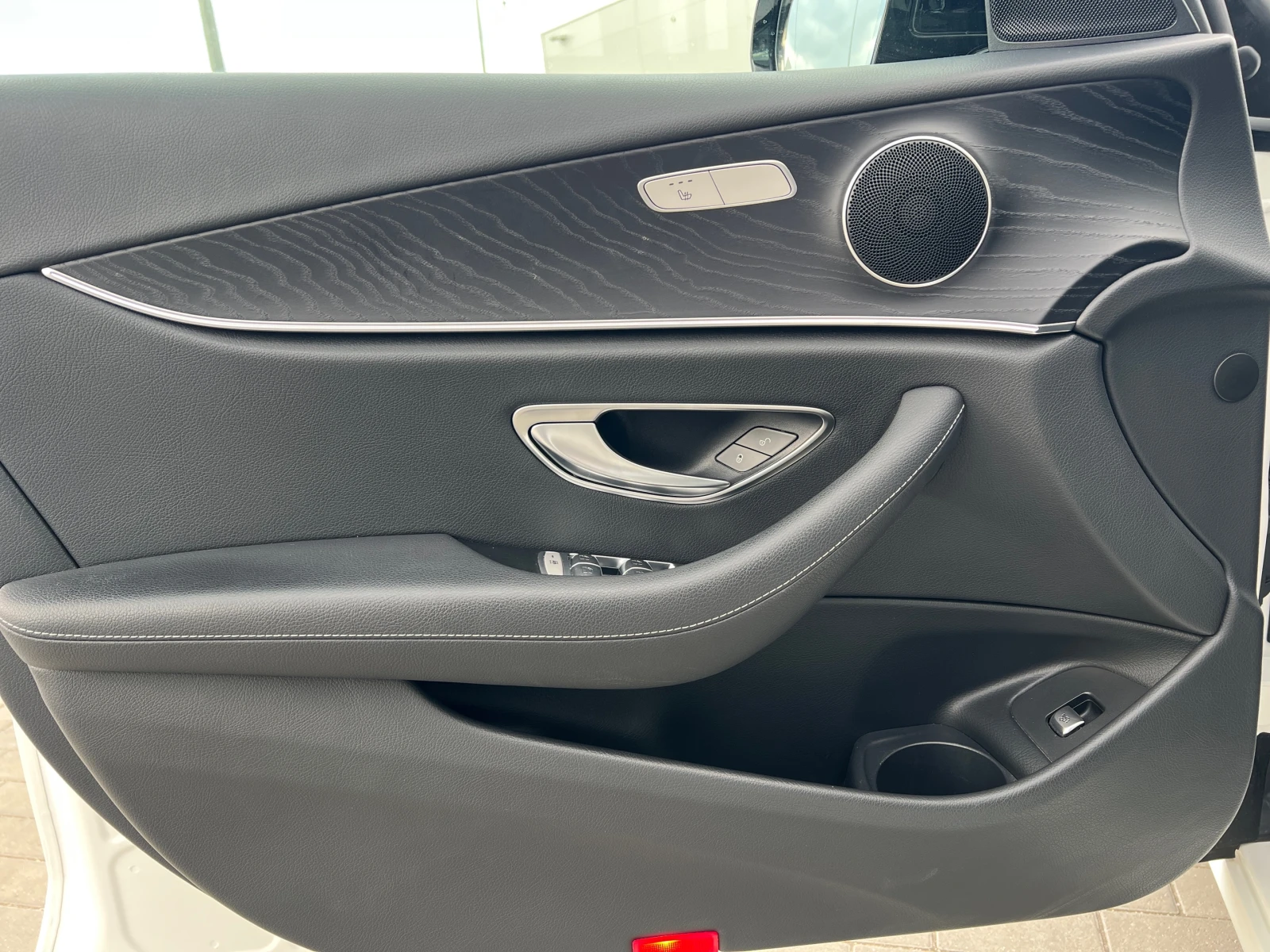 Mercedes-Benz E 200 4MATIC Т, снимка 10 - Автомобили и джипове - 54362977