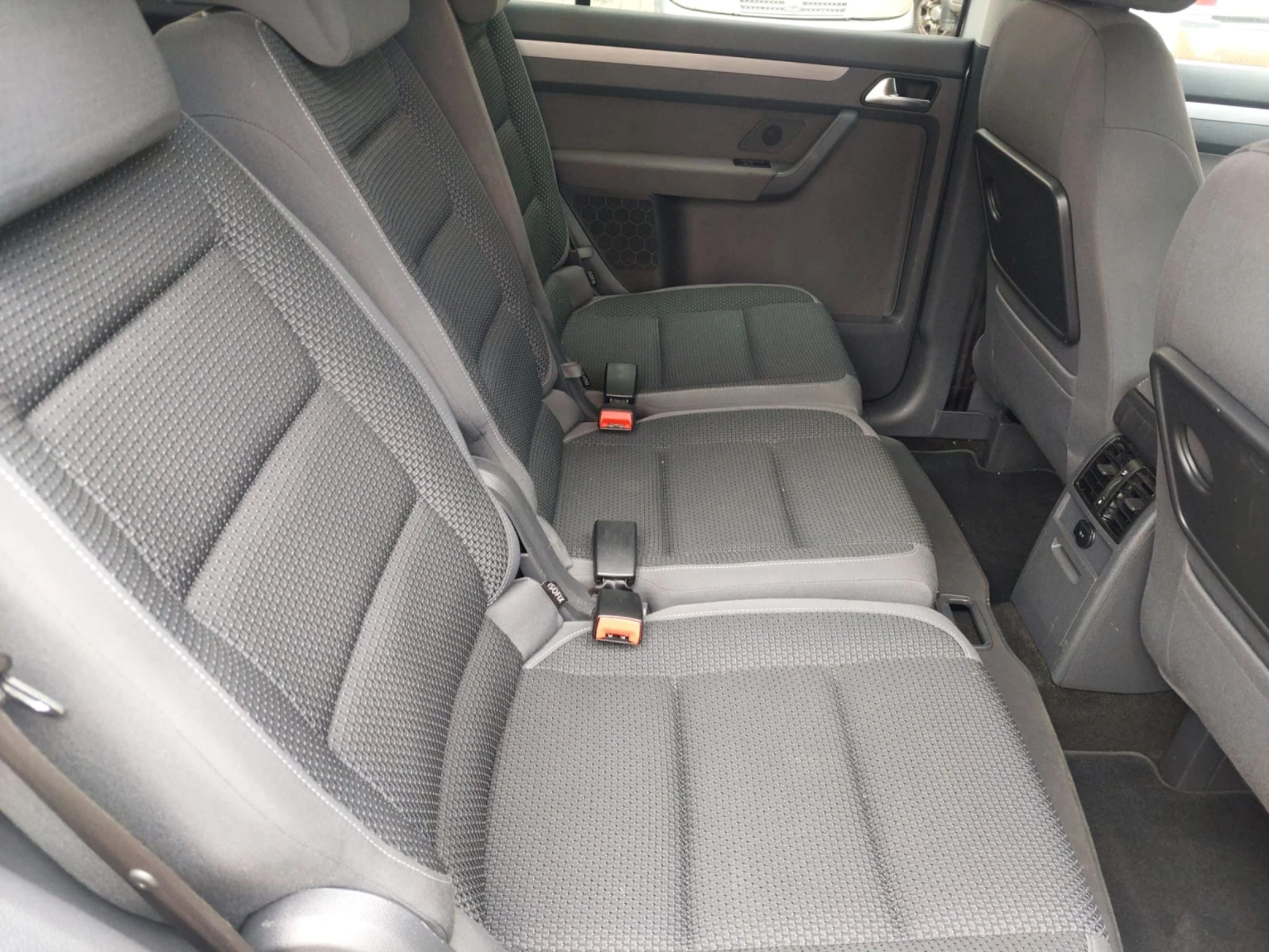 VW Touran 2.0 6скорости 6+ 1 ТОП, снимка 13 - Автомобили и джипове - 54597146