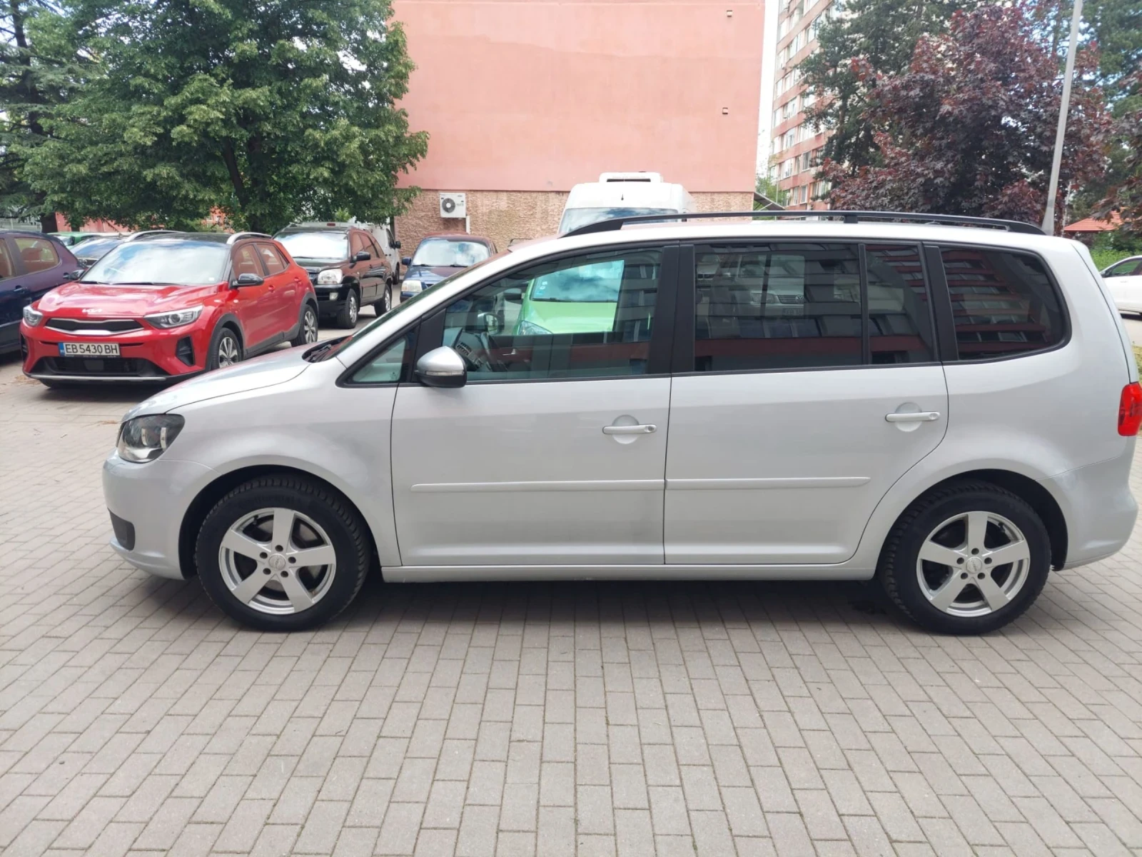VW Touran 2.0 6скорости 6+ 1 ТОП, снимка 8 - Автомобили и джипове - 54597146