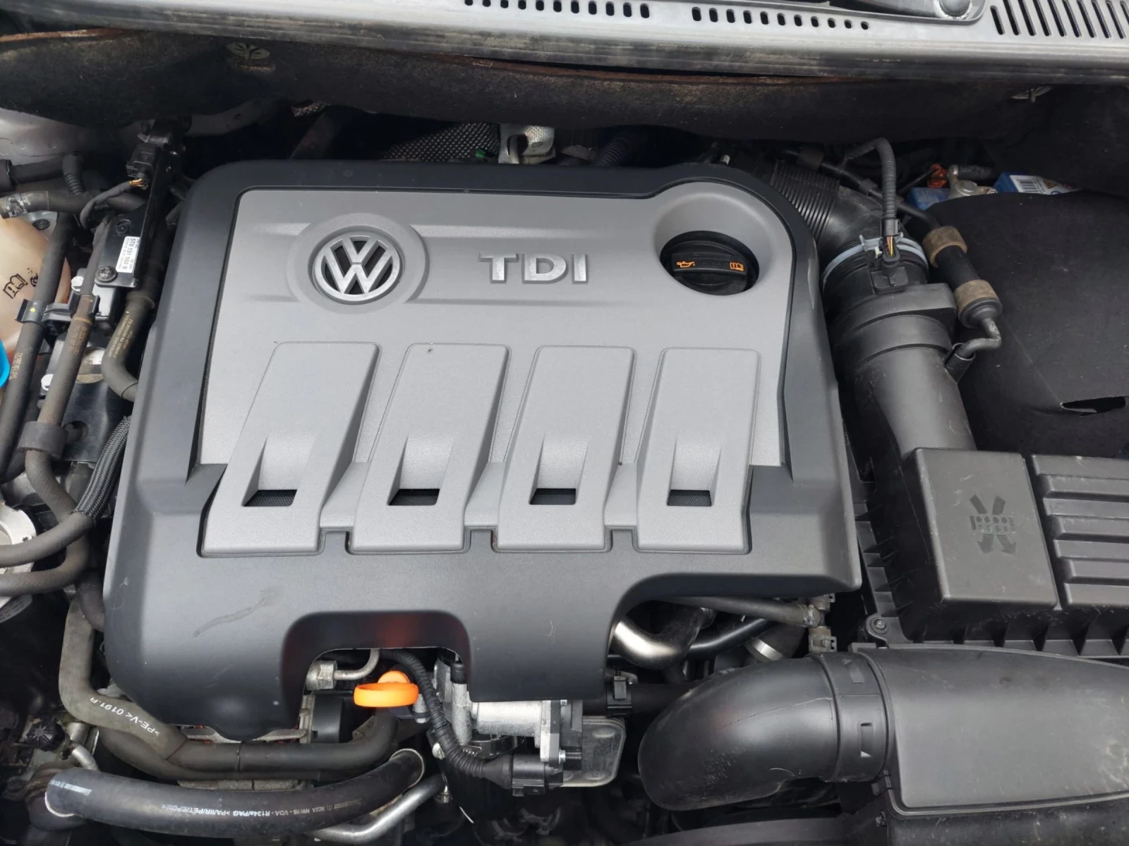 VW Touran 2.0 6скорости 6+ 1 ТОП, снимка 16 - Автомобили и джипове - 54597146