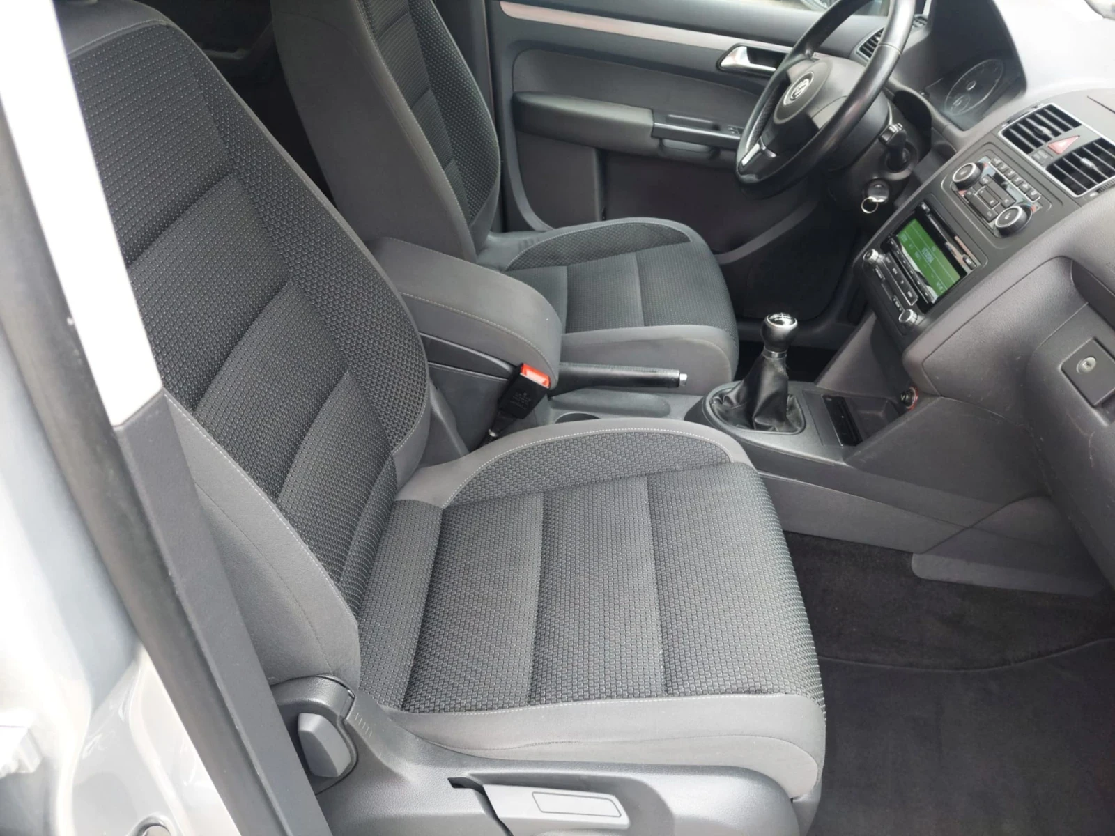VW Touran 2.0 6скорости 6+ 1 ТОП, снимка 12 - Автомобили и джипове - 54597146