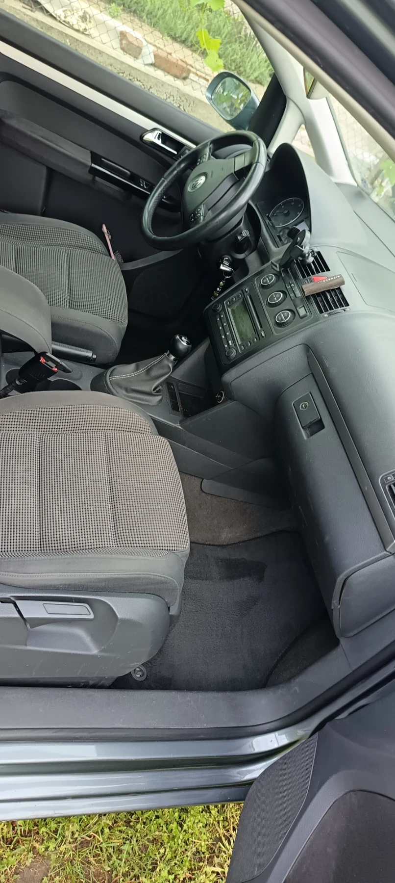 VW Touran, снимка 5 - Автомобили и джипове - 54728450