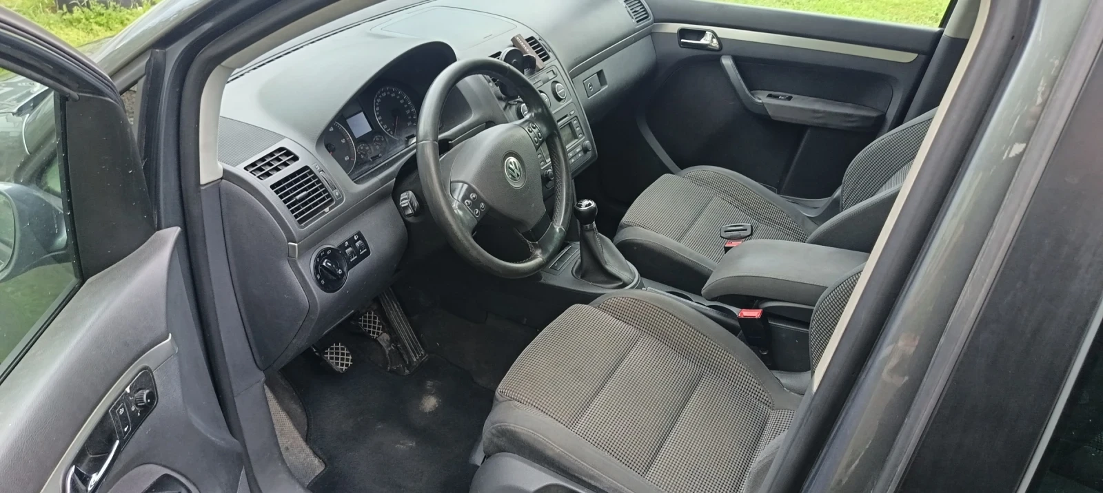 VW Touran, снимка 14 - Автомобили и джипове - 54728450