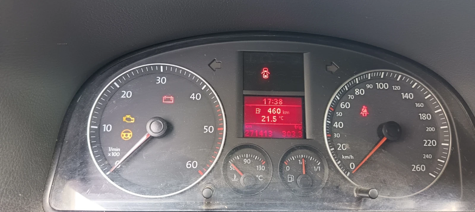 VW Touran, снимка 10 - Автомобили и джипове - 54728450
