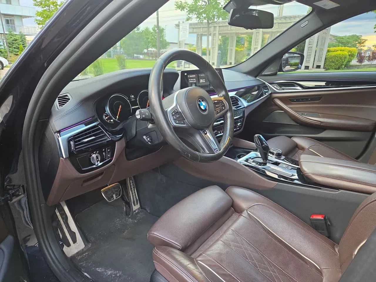 BMW 550 xDrive * ДИСТРОНИК * ОБДУХВАНЕ * 360 * ПАНОРАМА, снимка 7 - Автомобили и джипове - 54992045