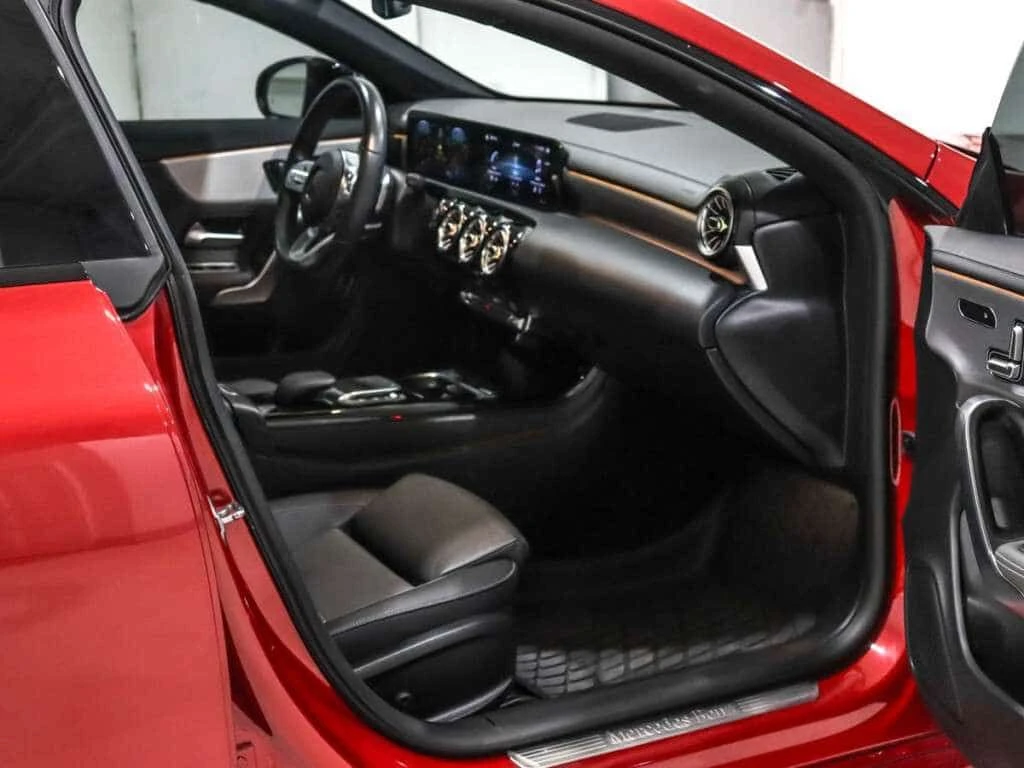 Mercedes-Benz CLA 250 AMG/ Premium Plus Pkg / Sport Night Pkg / CARFAX, снимка 13 - Автомобили и джипове - 55130849