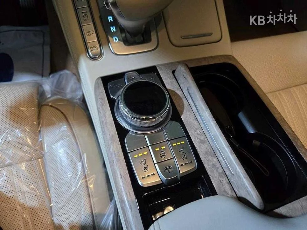Genesis G90, снимка 12 - Автомобили и джипове - 55221297