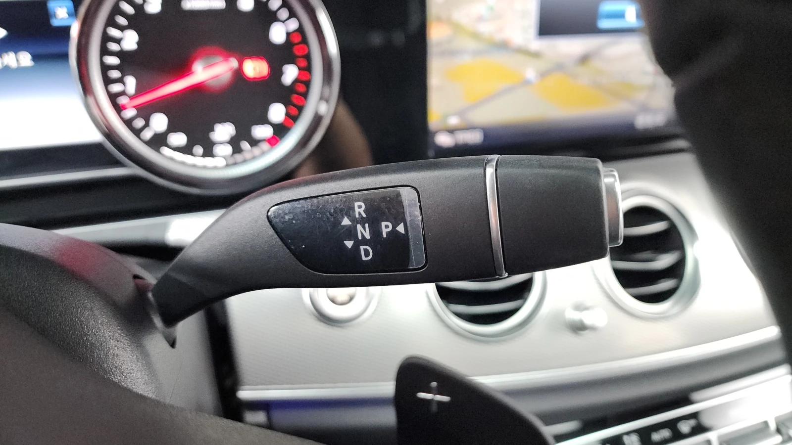 Mercedes-Benz E 300 * Avantgarde* Navi* Keyless, снимка 12 - Автомобили и джипове - 55244448