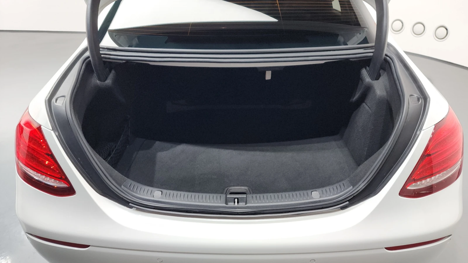Mercedes-Benz E 300 * Avantgarde* Navi* Keyless, снимка 17 - Автомобили и джипове - 55244448