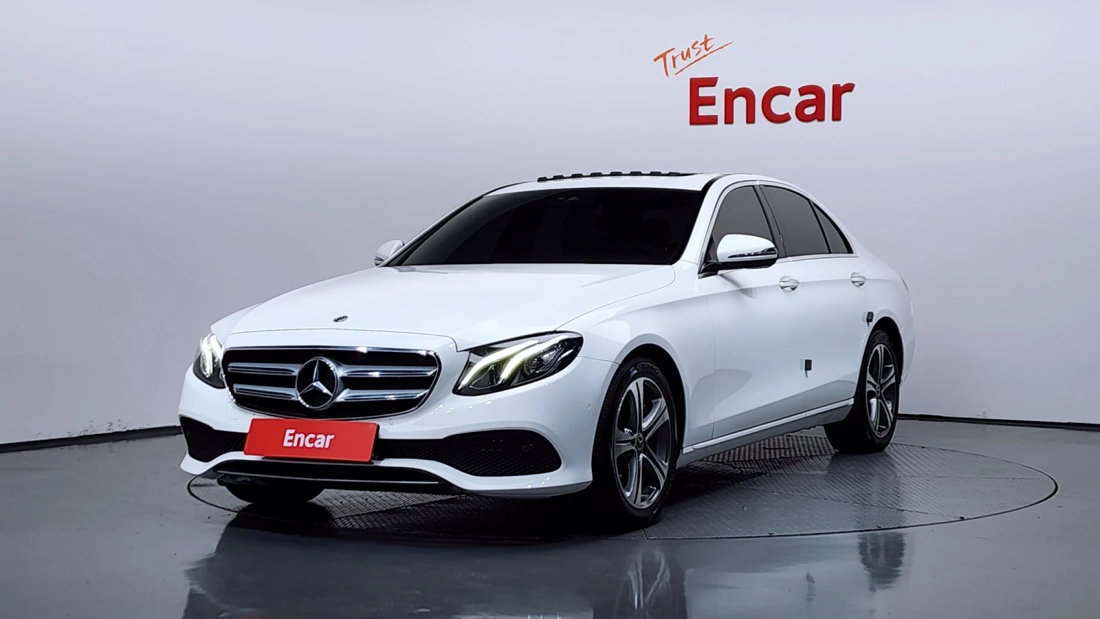 Mercedes-Benz E 300 * Avantgarde* Navi* Keyless, снимка 2 - Автомобили и джипове - 55244448