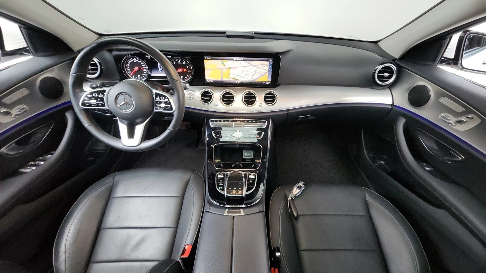 Mercedes-Benz E 300 * Avantgarde* Navi* Keyless, снимка 6 - Автомобили и джипове - 55244448