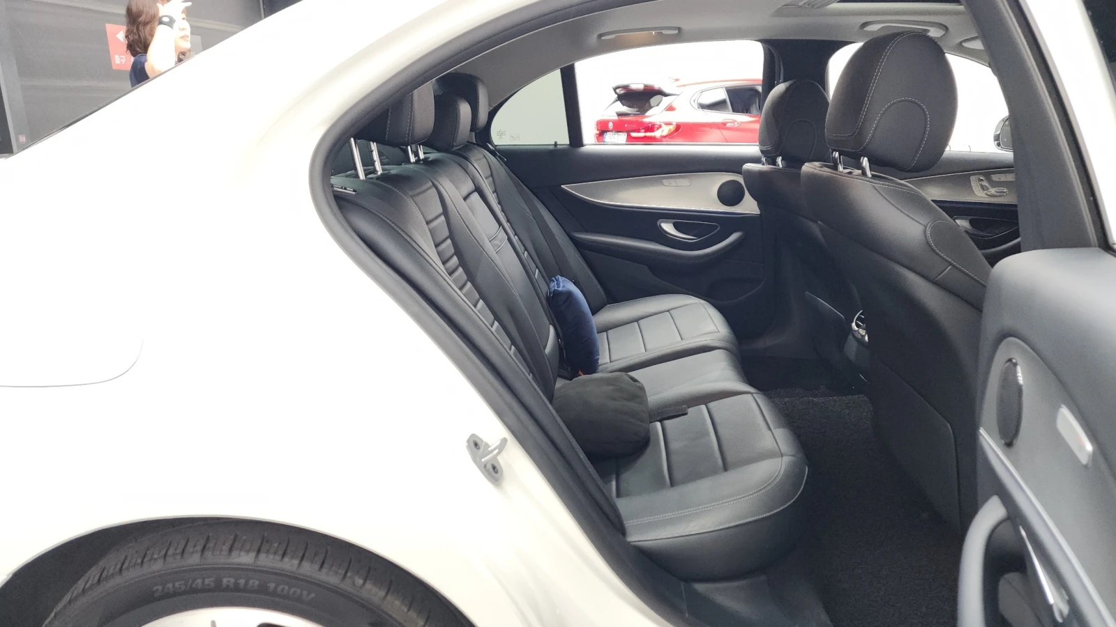 Mercedes-Benz E 300 * Avantgarde* Navi* Keyless, снимка 13 - Автомобили и джипове - 55244448