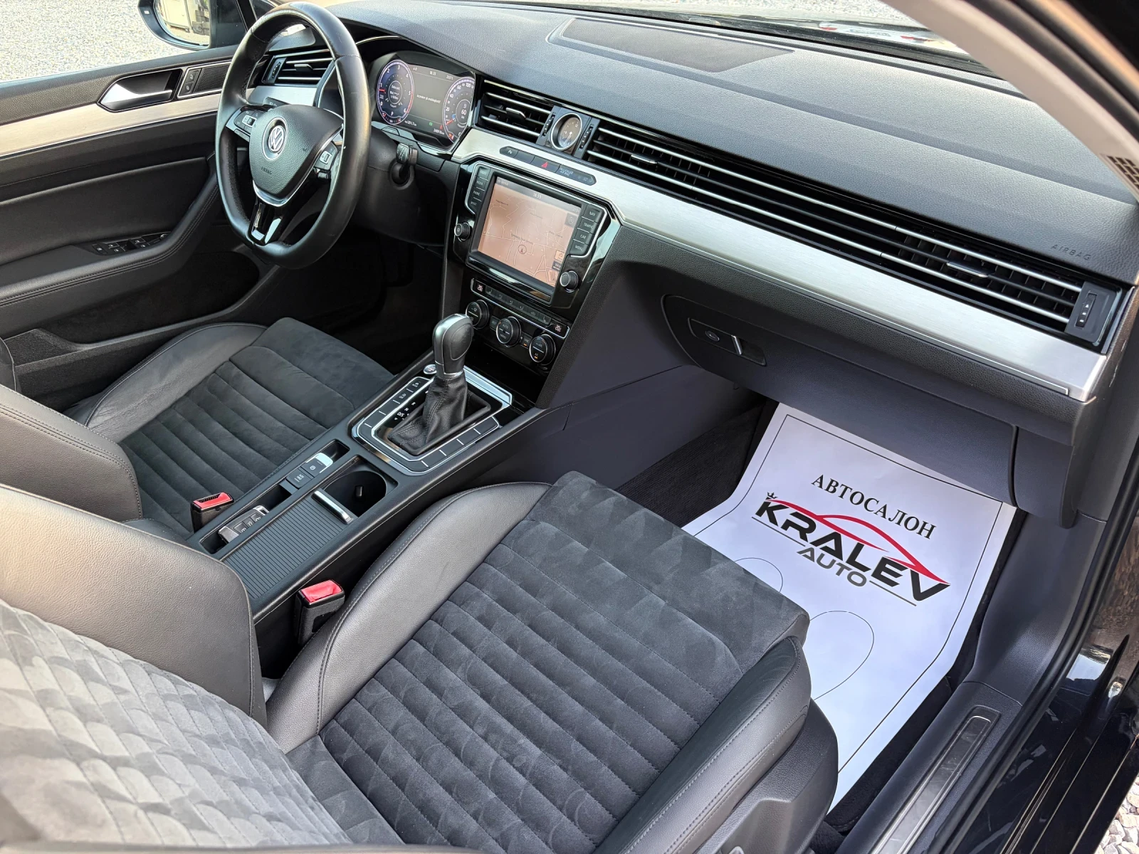 VW Passat 2.0TDI/HIGH LINE/DIGITAL  , снимка 13 - Автомобили и джипове - 55332107