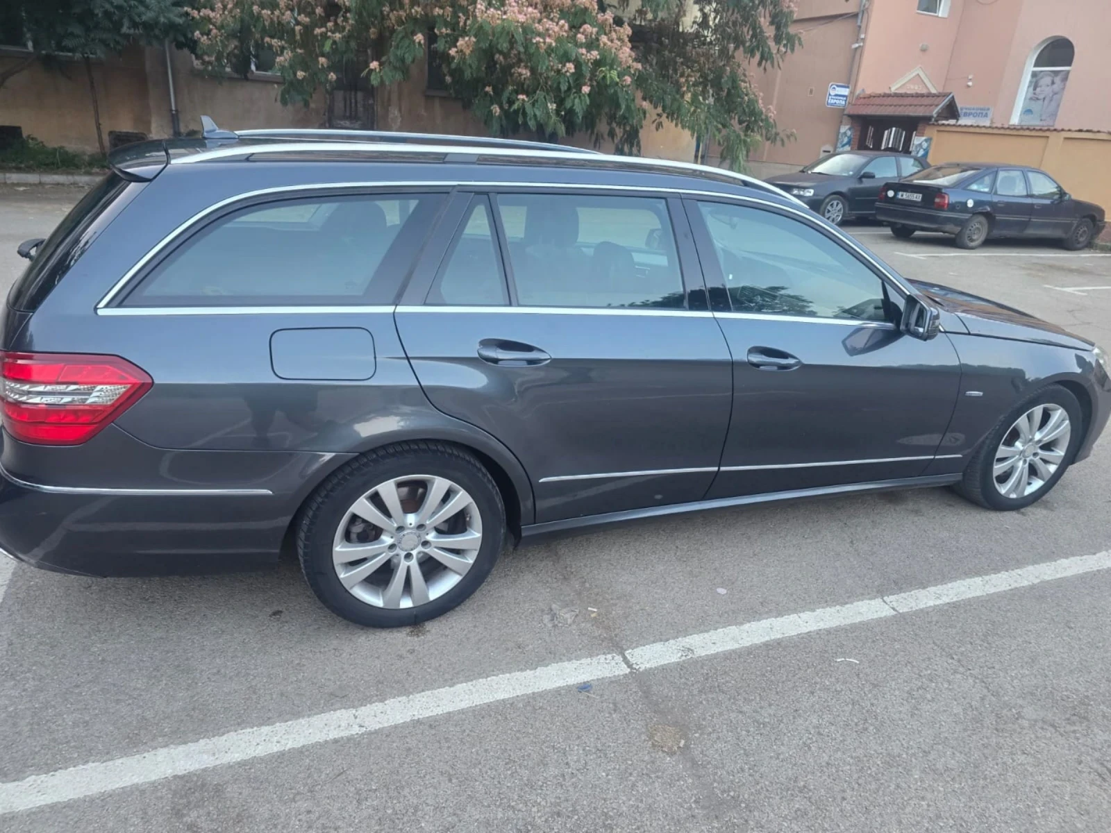 Mercedes-Benz E 350 CDI 4 MATIC, снимка 4 - Автомобили и джипове - 55387678