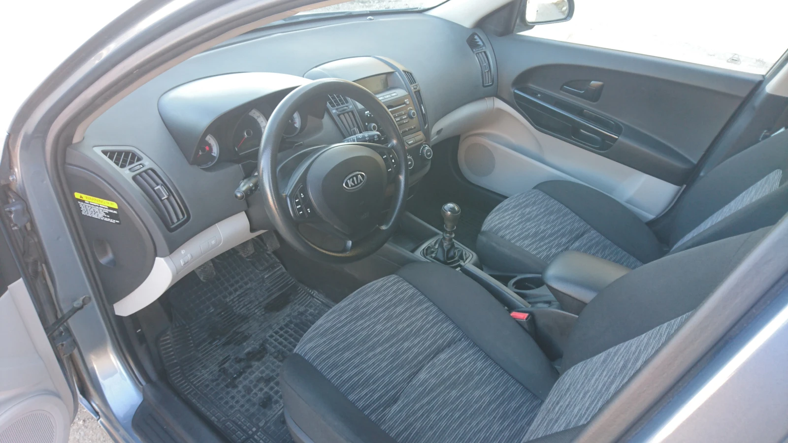 Kia Ceed 1.6i, снимка 7 - Автомобили и джипове - 55647152