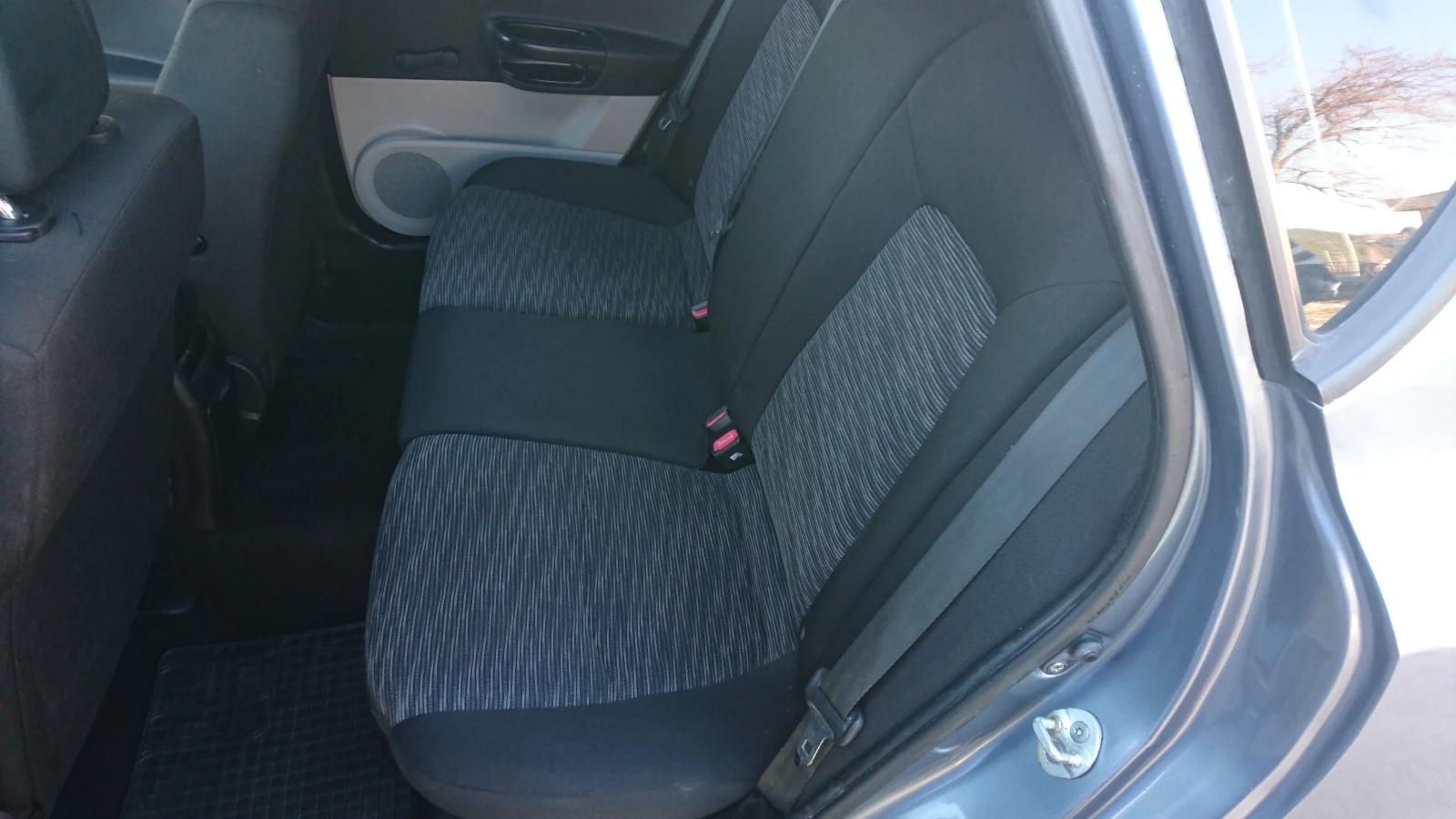 Kia Ceed 1.6i, снимка 8 - Автомобили и джипове - 55647152