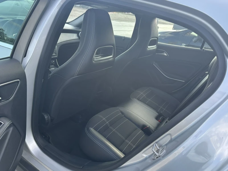 Mercedes-Benz GLA 200, снимка 10 - Автомобили и джипове - 52704018