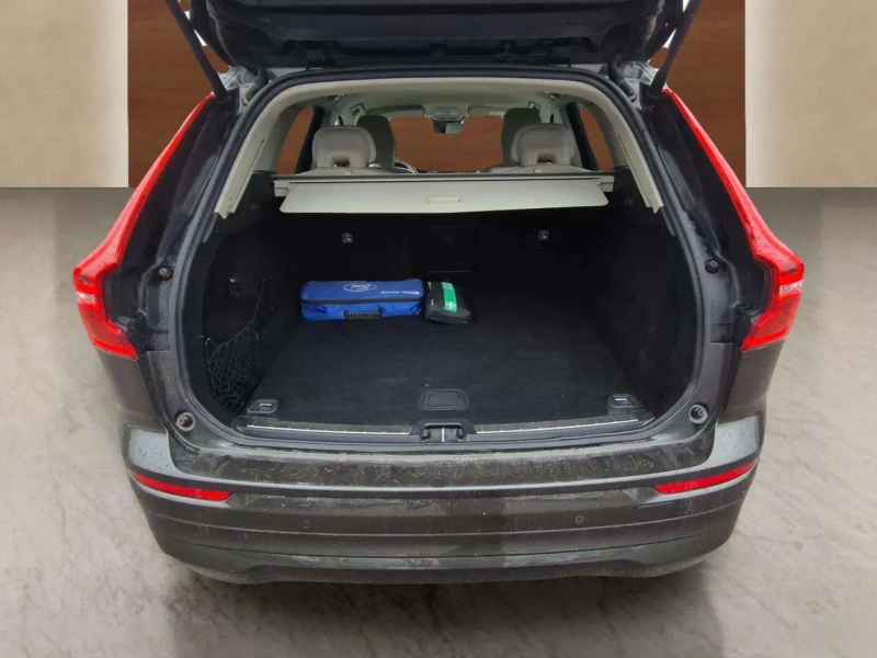 Volvo XC60 2.0 D, снимка 12 - Автомобили и джипове - 53353076