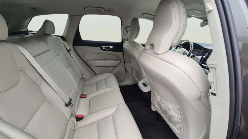 Volvo XC60 2.0 D, снимка 9 - Автомобили и джипове - 53353076