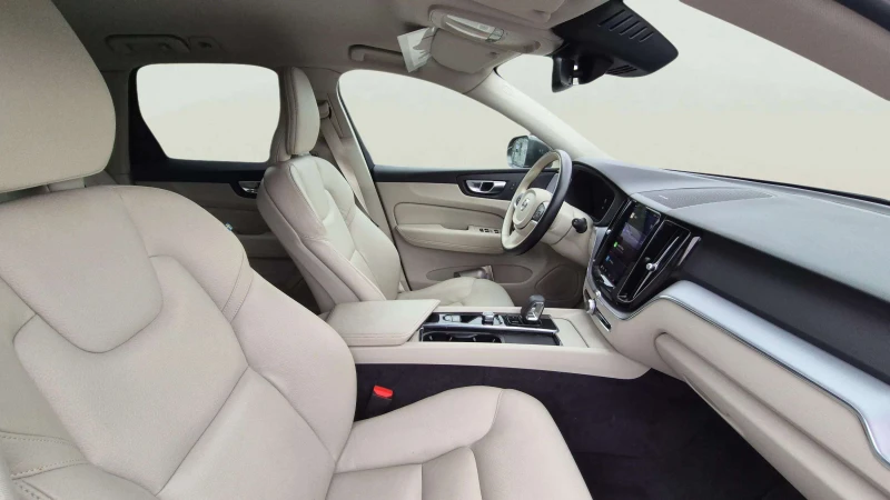 Volvo XC60 2.0 D, снимка 10 - Автомобили и джипове - 53353076