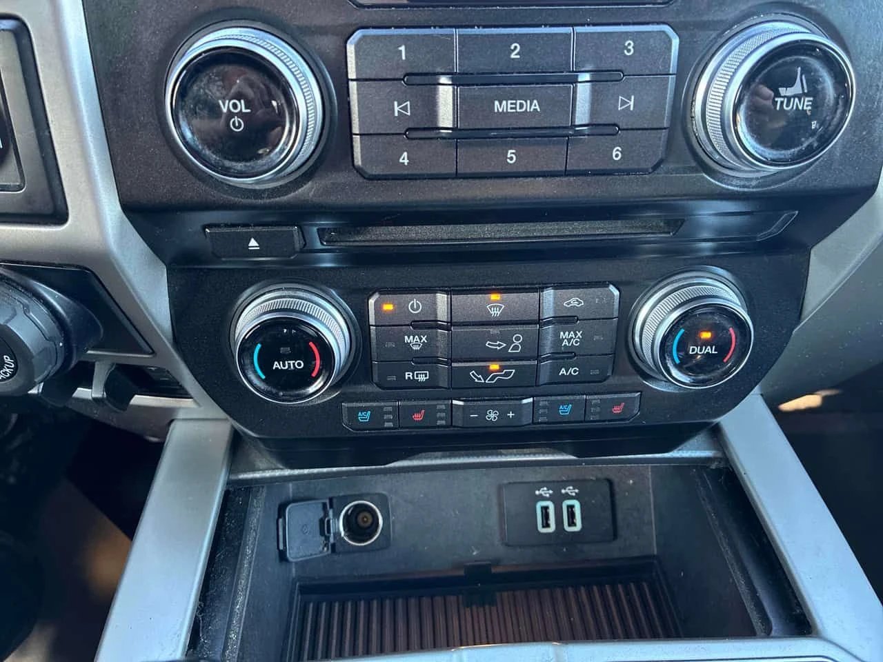 Ford F150 * 4WD SuperCrew * PANO* KEYLESS* ПОДГРЕВ* , снимка 11 - Автомобили и джипове - 53906612